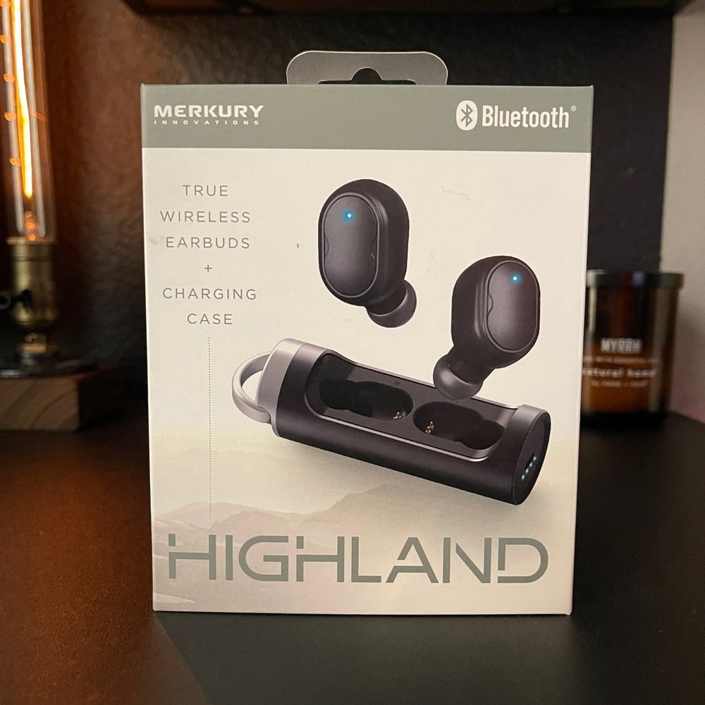 HIGHLAND True Wireless Earbuds + Charging Case / Black